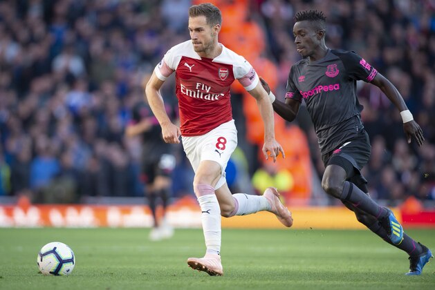 LONDON, ENGLAND - SEPTEMBER 23: Aaron Ramsey of Arsenal and Idrissa Gueye of Everton during the Premier League match between Arsenal FC and Everton FC at the Emirates Stadium on September 23, 2018 in London, United Kingdom. (Photo by Visionhaus/Getty Images)