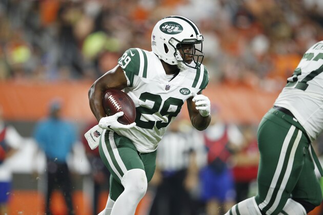 CLEVELAND, OH - SEPTEMBER 20: Bilal Powell #29 of the New York Jets runs with the ball during the game against the Cleveland Browns at FirstEnergy Stadium on September 20, 2018 in Cleveland, Ohio. The Browns won 21-17. (Photo by Joe Robbins/Getty Images)