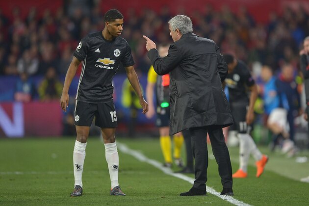 SEVILLE, SPAIN - FEBRUARY 21:  Jose Mourinho, Manager of Manchester United speaks to Marcus Rashford during the UEFA Champions League Round of 16 First Leg match between Sevilla FC and Manchester United at Estadio Ramon Sanchez Pizjuan on February 21, 2018 in Seville, Spain.  (Photo by Aitor Alcalde/Getty Images)