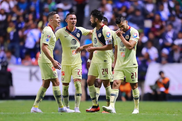 PUEBLA, MEXICO - SEPTEMBER 21: Oribe Peralta #24 of America celebrate with teammates after scoring the second goal of his team during the 10th round match between Puebla and America as part of the Torneo Apertura 2018 Liga MX at Cuauhtemoc Stadium on September 21, 2018 in Puebla, Mexico. (Photo by Hector Vivas/Getty Images)
