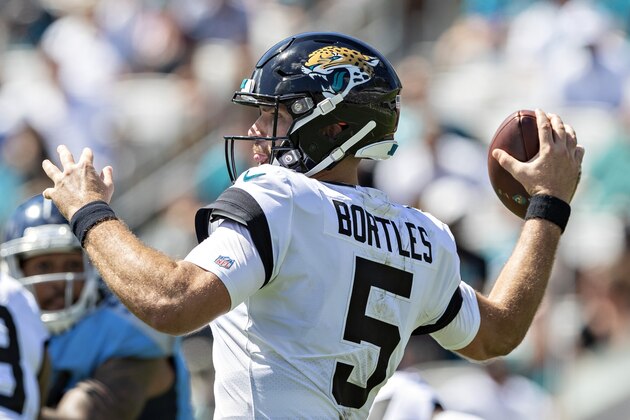 JACKSONVILLE, FL - SEPTEMBER 23:  Blake Bortles #5 of the Jacksonville Jaguars throws a pass during a game against the Tennessee Titans at TIAA Bank Field on September 23, 2018 in Jacksonville, Florida.  The Titans defeated the Jaguars 9-6.  (Photo by Wesley Hitt/Getty Images)