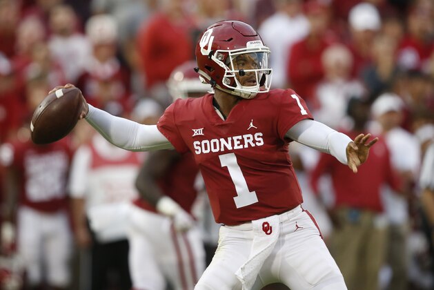 Oklahoma quarterback Kyler Murray (1) throws in the first half of an NCAA college football game against Army in Norman, Okla., Saturday, Sept. 22, 2018. (AP Photo/Sue Ogrocki)