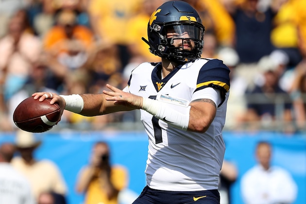 CHARLOTTE, NC - SEPTEMBER 01:  Will Grier #7 of the West Virginia Mountaineers drops back to pass against the Tennessee Volunteers during their game at Bank of America Stadium on September 1, 2018 in Charlotte, North Carolina.  (Photo by Streeter Lecka/Getty Images)