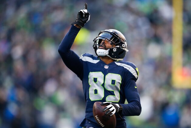 SEATTLE, WA - DECEMBER 31:  Wide receiver Doug Baldwin #89 of the Seattle Seahawks points to the sky after scoring an 18 yard touchdown during the game against the Arizona Cardinals at CenturyLink Field on December 31, 2017 in Seattle, Washington. (Photo by Otto Greule Jr /Getty Images)