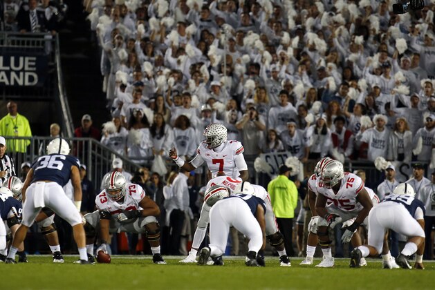STATE COLLEGE, PA - SEPTEMBER 29:  Dwayne Haskins #7 of the Ohio State Buckeyesa directs the offense against the Penn State Nittany Lions on September 29, 2018 at Beaver Stadium in State College, Pennsylvania.  (Photo by Justin K. Aller/Getty Images)