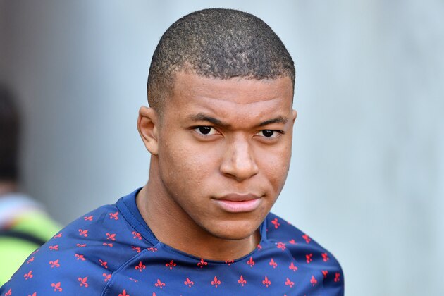 Paris Saint-Germain's French forward Kylian Mbappe is seen prior to the French L1 football match Nice (OGCN) vs Paris (PSG) on September 29, 2018 at 'Allianz Riviera' stadium in Nice, southern France. (Photo by Yann COATSALIOU / AFP)        (Photo credit should read YANN COATSALIOU/AFP/Getty Images)