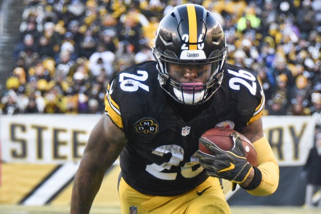 Pittsburgh Steelers running back Le'Veon Bell (26) plays in an NFL football game against the Jacksonville Jaguars, Sunday, Jan. 14, 2018, in Pittsburgh. (AP Photo/Don Wright)