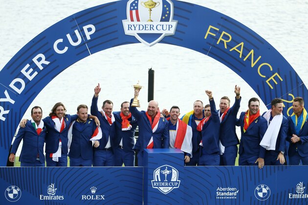 PARIS, FRANCE - SEPTEMBER 30:  Captain Thomas Bjorn of Europe lifts The Ryder Cup as Europe celebrates victory following the singles matches of the 2018 Ryder Cup at Le Golf National on September 30, 2018 in Paris, France.  (Photo by Jamie Squire/Getty Images)