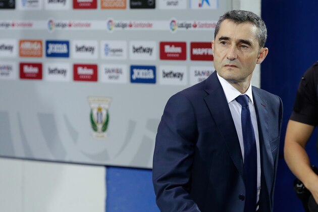 MADRID, SPAIN - SEPTEMBER 26: coach Ernesto Valverde of FC Barcelona during the La Liga Santander  match between Leganes v FC Barcelona at the Estadio Municipal de Butarque on September 26, 2018 in Madrid Spain (Photo by Jeroen Meuwsen/Soccrates/Getty Images)