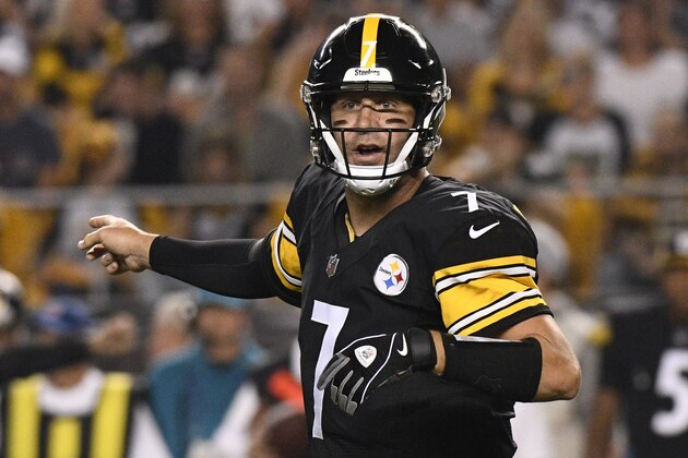Pittsburgh Steelers quarterback Ben Roethlisberger (7) makes adjustments at the line of scrimmage during the first half of an NFL football game against the Baltimore Ravens in Pittsburgh, Sunday, Sept. 30, 2018. (AP Photo/Don Wright)