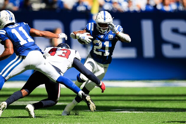 INDIANAPOLIS, IN - SEPTEMBER 30: Nyheim Hines #42 of the Indianapolis Colts runs the ball in the 2nd quarter against the Houston Texans at Lucas Oil Stadium on September 30, 2018 in Indianapolis, Indiana. (Photo by Andy Lyons/Getty Images)