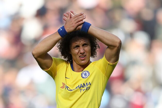 LONDON, ENGLAND - SEPTEMBER 23:  David Luiz of Chelsea applauds fans after the Premier League match between West Ham United and Chelsea FC at London Stadium on September 23, 2018 in London, United Kingdom.  (Photo by Dan Istitene/Getty Images)