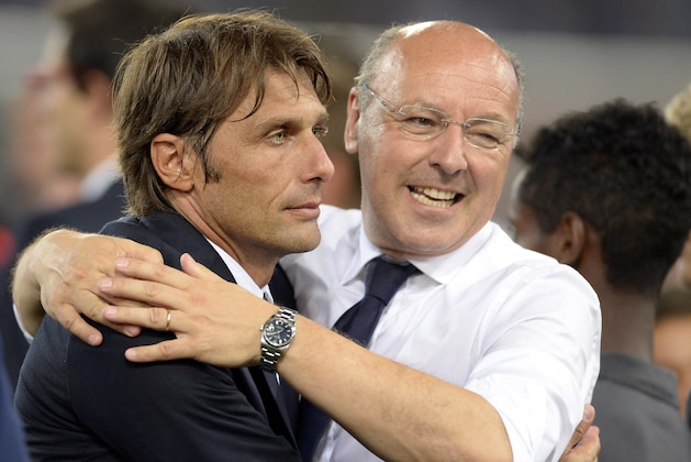 ROME, ITALY - AUGUST 18:  Juventus FC head coach Antonio Conte and DG Giuseppe Marotta celebrate winning the Supercup trophy after the TIM Supercup match between SS Lazio and FC Juventus at Olimpico Stadium on August 18, 2013 in Rome, Italy.  (Photo by Claudio Villa/Getty Images)
