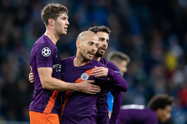 SINSHEIM, GERMANY - OCTOBER 02: David Silva of Manchester City (C) celebrates winning with his team mates after the Group F match of the UEFA Champions League between TSG 1899 Hoffenheim and Manchester City at Wirsol Rhein-Neckar-Arena on October 2, 2018 in Sinsheim, Germany. (Photo by Simon Hofmann/Getty Images)