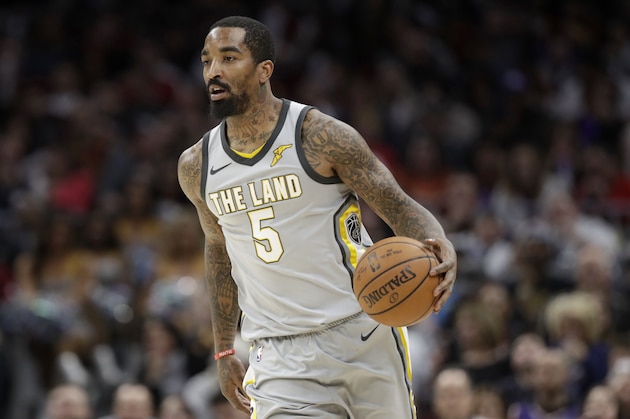 Cleveland Cavaliers' JR Smith drives against the Phoenix Suns in the second half of an NBA basketball game, Friday, March 23, 2018, in Cleveland. (AP Photo/Tony Dejak)