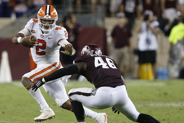 COLLEGE STATION, TX - SEPTEMBER 08:  Kelly Bryant #2 of the Clemson Tigers avoids the tackle attempt by  Landis Durham #46 of the Texas A&M Aggies in the fourth quarter at Kyle Field on September 8, 2018 in College Station, Texas.  (Photo by Bob Levey/Getty Images)