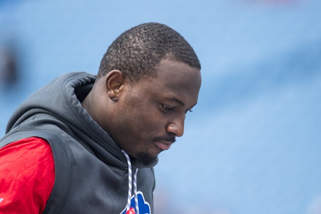 ORCHARD PARK, NY - AUGUST 26:  LeSean McCoy #25 of the Buffalo Bills warms up before the game against the Cincinnati Bengals at New Era Field on August 26, 2018 in Orchard Park, New York. Cincinnati defeats Buffalo 26-13 in the preseason matchup. (Photo by Brett Carlsen/Getty Images)