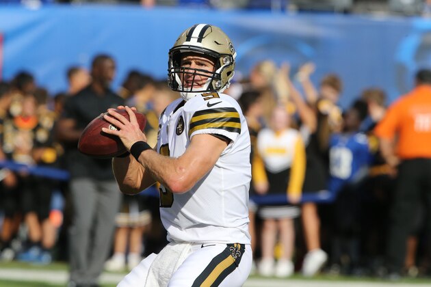 EAST RUTHERFORD, NEW JERSEY - SEPTEMBER 30: Quarterback Drew Brees #9 of the New Orleans Saints warms up before the game against the New York Giants during their game at MetLife Stadium on September 30, 2018 in East Rutherford, New Jersey. (Photo by Al Pereira/Getty Images)