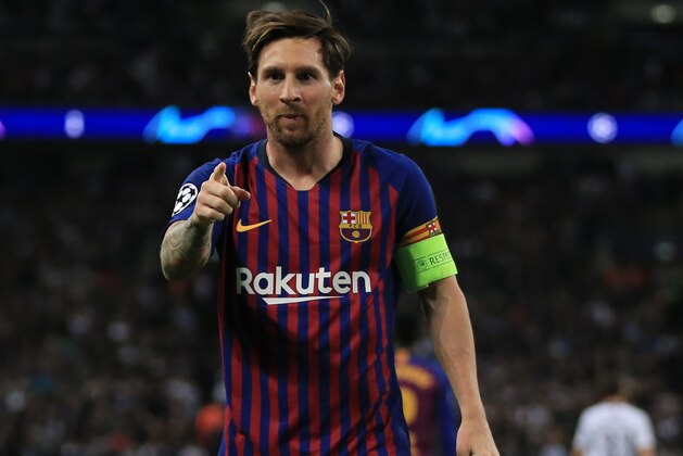 LONDON, ENGLAND - OCTOBER 03: Lionel Messi of FC Barcelona celebrates their 3rd goal during the Group B match of the UEFA Champions League between Tottenham Hotspur and FC Barcelona at Wembley Stadium on October 3, 2018 in London, United Kingdom. (Photo by Marc Atkins/Getty Images)