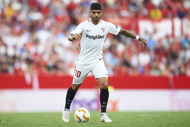 SEVILLE, SPAIN - SEPTEMBER 20:  Ever Banega of Sevilla FC in action during the UEFA Europa League Group J match between Sevilla and Royal Standard de Liege at Estadio Ramon Sanchez Pizjuan on September 20, 2018 in Seville, Spain.  (Photo by Aitor Alcalde Colomer/Getty Images)