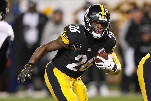 Pittsburgh Steelers running back Le'Veon Bell (26) plays in an NFL football game against the Baltimore Ravens, Sunday, Dec. 10, 2017, in Pittsburgh. (AP Photo/Keith Srakocic)