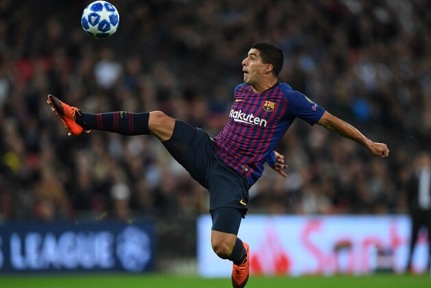 LONDON, ENGLAND - OCTOBER 03:  Luis Suarez of Barcelona controls the ball during the Group B match of the UEFA Champions League between Tottenham Hotspur and FC Barcelona at Wembley Stadium on October 03, 2018 in London, United Kingdom. (Photo by Shaun Botterill/Getty Images)