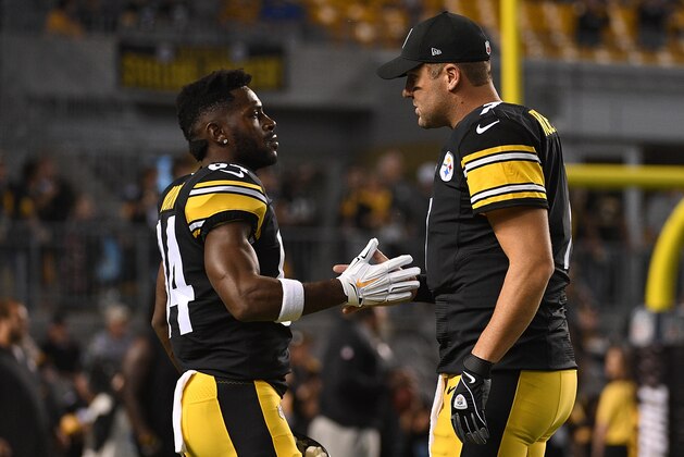 PITTSBURGH, PA - SEPTEMBER 30: Ben Roethlisberger #7 of the Pittsburgh Steelers talks with Antonio Brown #84 during warmups before the game against the Baltimore Ravens at Heinz Field on September 30, 2018 in Pittsburgh, Pennsylvania. (Photo by Justin Berl/Getty Images)