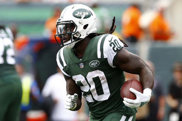 EAST RUTHERFORD, NEW JERSEY - OCTOBER 07:  Isaiah Crowell #20 of the New York Jets runs the ball against the Denver Broncos during the first half in the game at MetLife Stadium on October 07, 2018 in East Rutherford, New Jersey. (Photo by Mike Stobe/Getty Images)