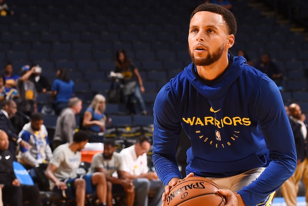OAKLAND, CA - SEPTEMBER 29:  Stephen Curry #30 of the Golden State Warriors warms up prior to the pre-season game against the the Minnesota Timberwolves on September 29, 2018 at ORACLE Arena in Oakland, California. NOTE TO USER: User expressly acknowledges and agrees that, by downloading and or using this photograph, user is consenting to the terms and conditions of Getty Images License Agreement. Mandatory Copyright Notice: Copyright 2018 NBAE (Photo by Noah Graham/NBAE via Getty Images)