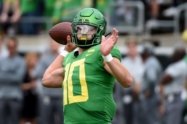 EUGENE, OR - SEPTEMBER 08: Justin Herbert #10 of the Oregon Ducks passes the ball during the first half of the game against the Portland State Vikings at Autzen Stadium on September 8, 2018 in Eugene, Oregon.