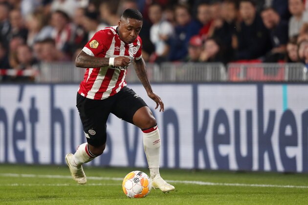 EINDHOVEN, NETHERLANDS - OCTOBER 6: Steven Bergwijn of PSV during the Dutch Eredivisie  match between PSV v VVV-Venlo at the Philips Stadium on October 6, 2018 in Eindhoven Netherlands (Photo by Edwin van Zandvoort/Soccrates/Getty Images)