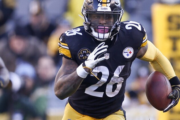 Pittsburgh Steelers running back Le'Veon Bell (26) plays in an NFL football game against the Jacksonville Jaguars, Sunday, Jan. 14, 2018, in Pittsburgh. (AP Photo/Keith Srakocic)