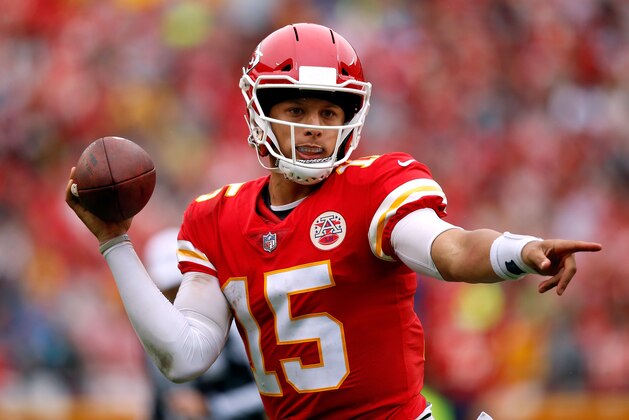 KANSAS CITY, MO - OCTOBER 07:  Quareterback Patrick Mahomes #15 of the Kansas City Chiefs scrambles during the game against the Jacksonville Jaguars at Arrowhead Stadium on October 7, 2018 in Kansas City, Missouri.  (Photo by David Eulitt/Getty Images)