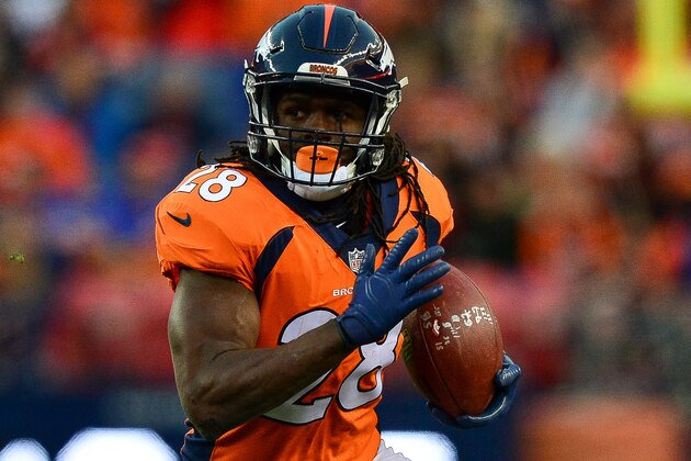 DENVER, CO - NOVEMBER 19:  Running back Jamaal Charles #28 of the Denver Broncos rushes against the Cincinnati Bengals at Sports Authority Field at Mile High on November 19, 2017 in Denver, Colorado. (Photo by Dustin Bradford/Getty Images)