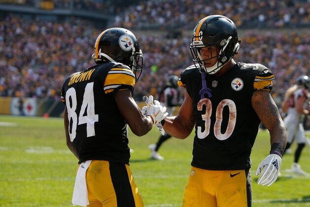 PITTSBURGH, PA - OCTOBER 07: Antonio Brown #84 of the Pittsburgh Steelers celebrates with James Conner #30 after a 9 yard touchdown reception in the second half during the game against the Atlanta Falcons at Heinz Field on October 7, 2018 in Pittsburgh, Pennsylvania. (Photo by Justin K. Aller/Getty Images)