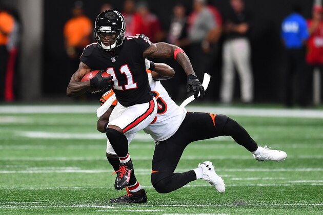 ATLANTA, GA - SEPTEMBER 30: Julio Jones #11 of the Atlanta Falcons runs after a catch during the second quarter against the Cincinnati Bengals at Mercedes-Benz Stadium on September 30, 2018 in Atlanta, Georgia. (Photo by Scott Cunningham/Getty Images)