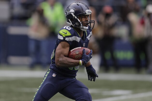 SEATTLE, WA - OCTOBER 07: Kick returner Tyler Lockett #16 of the Seattle Seahawks returns a kickoff during a game against the Los Angeles Rams  at CenturyLink Field on October 7, 2018 in Seattle, Washington. The Rams won the game 33-31. (Photo by Stephen Brashear/Getty Images)