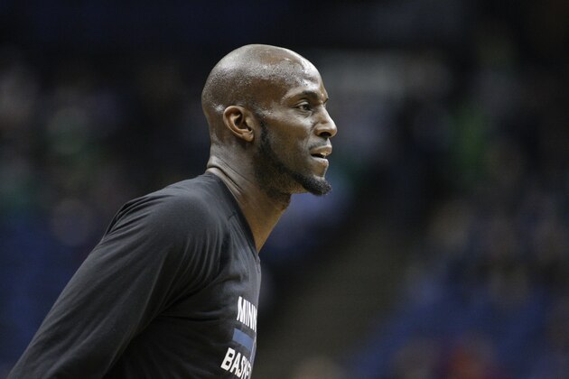 Minnesota Timberwolves forward Kevin Garnett (21) warms up before an NBA basketball game against the Memphis Grizzlies, Saturday, Jan. 23, 2016 in Minneapolis. (AP Photo/Paul Battaglia)