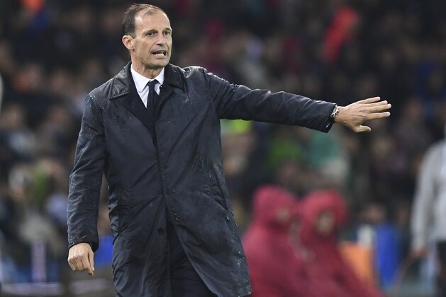Juventus' Italian coach Massimiliano Allegri gestures during the Italian Serie A football match Udinese Calcio vs Juventus FC at the Dacia Arena stadium in Udine on October 6, 2018. (Photo by Miguel MEDINA / AFP)        (Photo credit should read MIGUEL MEDINA/AFP/Getty Images)