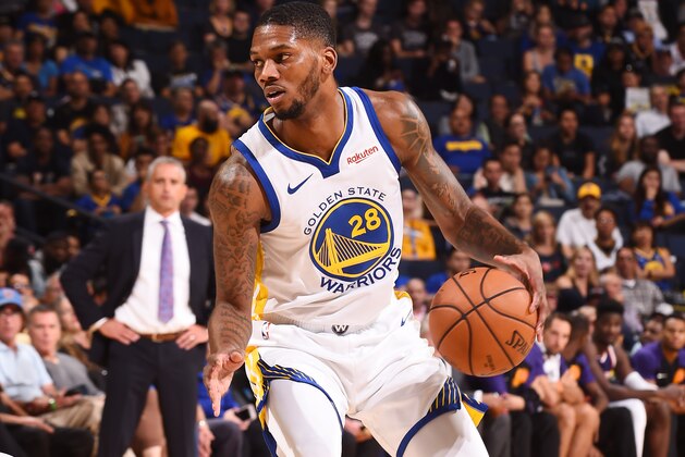 OAKLAND, CA - OCTOBER 8:  Alfonzo McKinnie #28 of the Golden State Warriors handles the ball against the Phoenix Suns during a pre-season game on October 8, 2018 at ORACLE Arena in Oakland, California. NOTE TO USER: User expressly acknowledges and agrees that, by downloading and or using this photograph, user is consenting to the terms and conditions of Getty Images License Agreement. Mandatory Copyright Notice: Copyright 2018 NBAE (Photo by Noah Graham/NBAE via Getty Images)