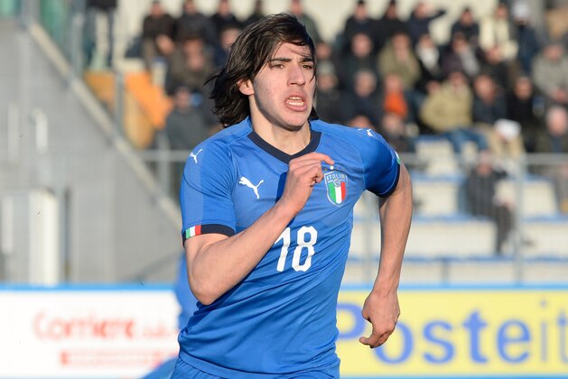 LIGNANO SABBIADORO, ITALY - MARCH 21:  Sandro Tonalii of Italy U19 during the Elite Round U19 match between Italy and Greece  on March 21, 2018 in Lignano Sabbiadoro, Italy.  (Photo by Dino Panato/Getty Images)
