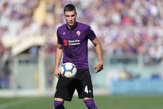 FLORENCE, ITALY - SEPTEMBER 30: Nikola Milenkovic of ACF Fiorentina controls the ball during the Serie A match between ACF Fiorentina and Atalanta BC at Stadio Artemio Franchi on September 30, 2018 in Florence, Italy.  (Photo by Gabriele Maltinti/Getty Images)