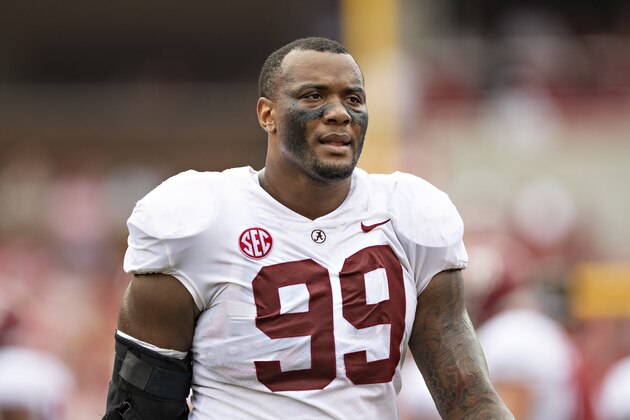 FAYETTEVILLE, AR - OCTOBER 6:  Raekwon Davis #99 of the Alabama Crimson Tide on the field during a game against the Arkansas Razorbacks at Razorback Stadium on October 6, 2018 in Tuscaloosa, Alabama.  The Crimson Tide defeated the Razorbacks 65-31.  (Photo by Wesley Hitt/Getty Images)