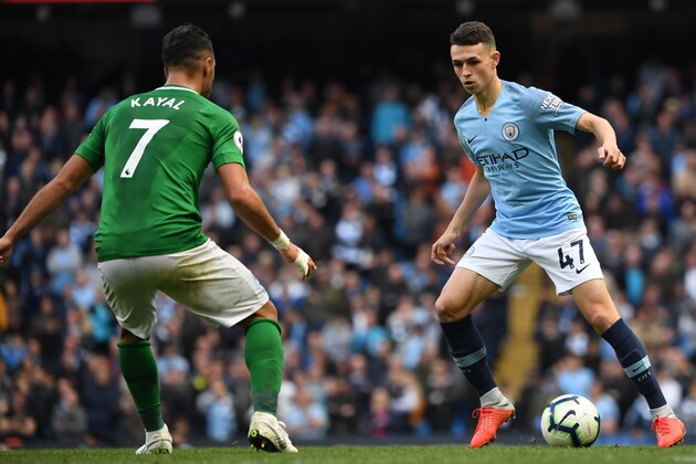 Manchester City's English midfielder Phil Foden (R) vies with Brighton's Israeli midfielder Beram Kayal during the English Premier League football match between Manchester City and Brighton and Hove Albion at the Etihad Stadium in Manchester, north west England, on September 29, 2018. (Photo by Paul ELLIS / AFP) / RESTRICTED TO EDITORIAL USE. No use with unauthorized audio, video, data, fixture lists, club/league logos or 'live' services. Online in-match use limited to 120 images. An additional 40 images may be used in extra time. No video emulation. Social media in-match use limited to 120 images. An additional 40 images may be used in extra time. No use in betting publications, games or single club/league/player publications. /         (Photo credit should read PAUL ELLIS/AFP/Getty Images)