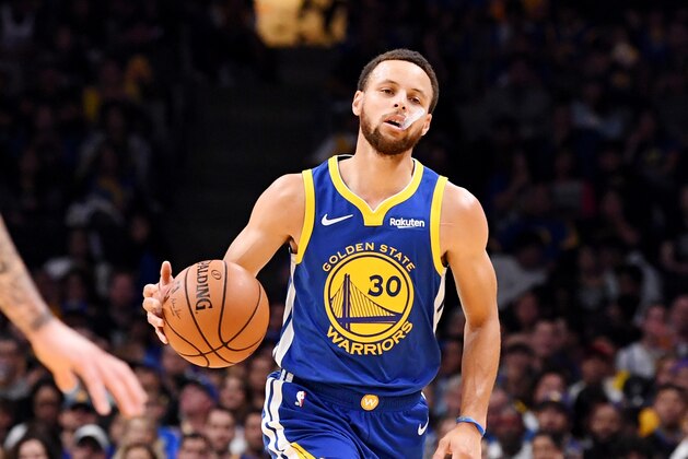 SAN JOSE, CA - OCTOBER 12:  Stephen Curry #30 of the Golden State Warriors handles the ball against the Los Angeles Lakers on October 12, 2018 at SAP Center in San Jose, California. NOTE TO USER: User expressly acknowledges and agrees that, by downloading and or using this photograph, user is consenting to the terms and conditions of Getty Images License Agreement. Mandatory Copyright Notice: Copyright 2018 NBAE (Photo by Noah Graham/NBAE via Getty Images)