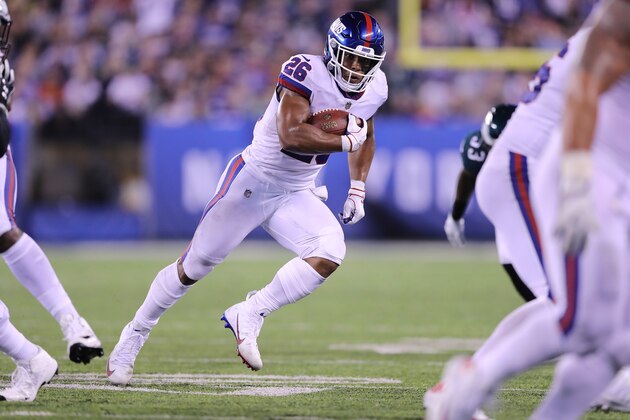 EAST RUTHERFORD, NJ - OCTOBER 11: Saquon Barkley #26 of the New York Giants makes a run against the Philadelphia Eagles during the second quarter at MetLife Stadium on October 11, 2018 in East Rutherford, New Jersey.  (Photo by Elsa/Getty Images)