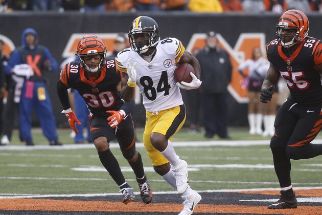 Pittsburgh Steelers wide receiver Antonio Brown (84) runs the ball past Cincinnati Bengals free safety Jessie Bates (30) in the second half of an NFL football game, Sunday, Oct. 14, 2018, in Cincinnati. (AP Photo/Frank Victores)