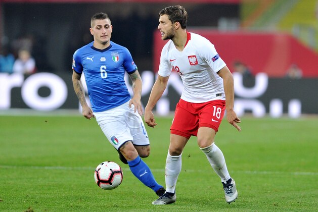 CHORZOW, POLAND - OCTOBER 14: Marco Veratti of Italy and Bartosz Bareszynski of Poland compete for the ball during the UEFA Nations League A group three match between Poland and Italy at Silesian Stadium on October 14, 2018 in Chorzow, Poland. (Photo by Rafal Rusek/PressFocus/MB Media/Getty Images)