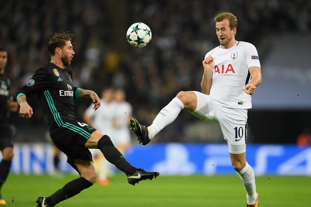 LONDON, ENGLAND - NOVEMBER 01:  Sergio Ramos of Real Madrid and Harry Kane of Tottenham Hotspur battle for the ball during the UEFA Champions League group H match between Tottenham Hotspur and Real Madrid at Wembley Stadium on November 1, 2017 in London, United Kingdom.  (Photo by Laurence Griffiths/Getty Images)