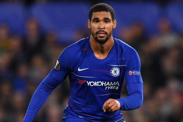 Chelsea's English midfielder Ruben Loftus-Cheek runs with the ball during the UEFA Europa League Group L football match between Chelsea and Vidi at Stamford Bridge in London on October 4, 2018. (Photo by Ben STANSALL / AFP)        (Photo credit should read BEN STANSALL/AFP/Getty Images)